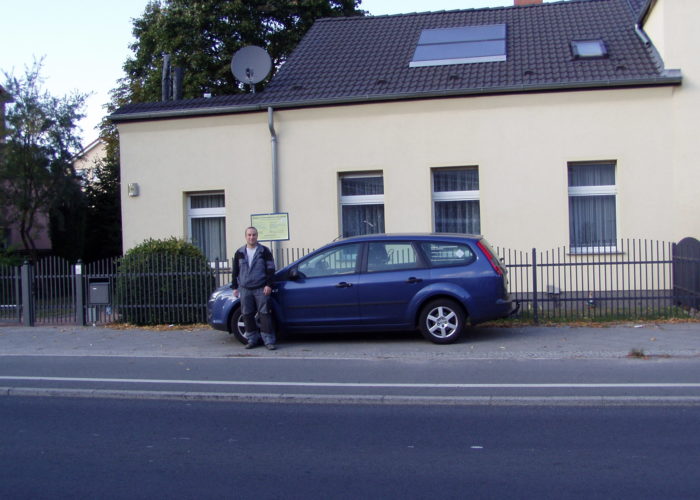 Fertig montierte Solaranlage mit innenliegenden Flachkollektoren